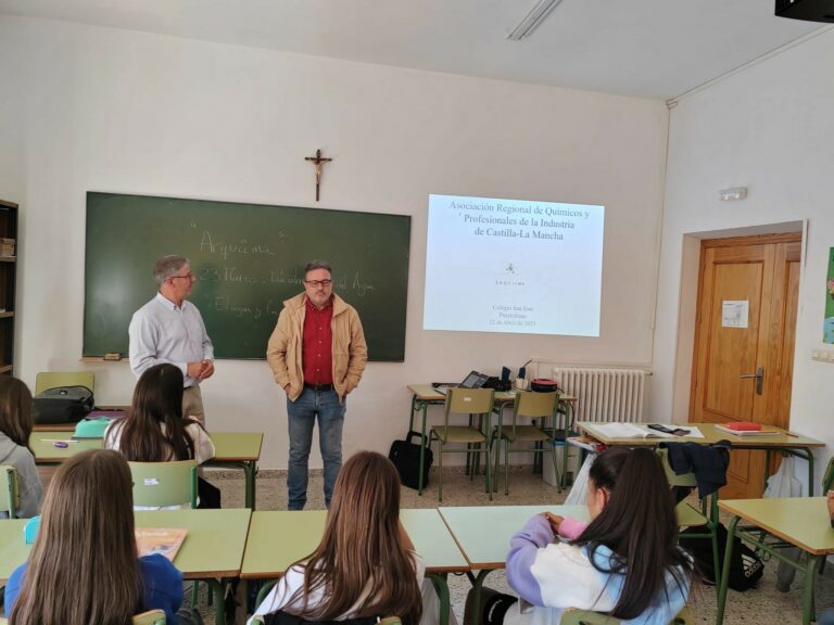 ARQUICMA y el Colegio Oficial de Químicos de Madrid divulgan el Día del Agua en el colegio San José de Puertollano