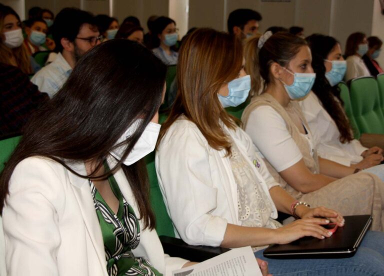 Más de medio centenar de profesionales sanitarios actualizan conocimientos sobre Obstetricia en el Hospital Mancha Centro