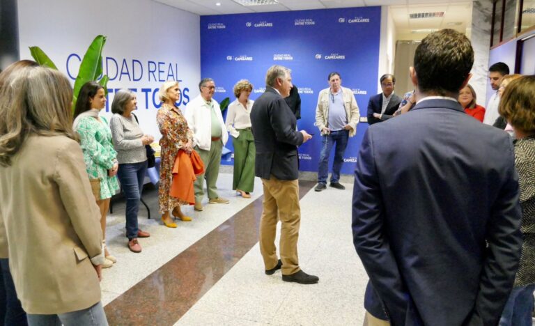 Paco Cañizares inaugura la sede de campaña electoral del PP en Ciudad Real 