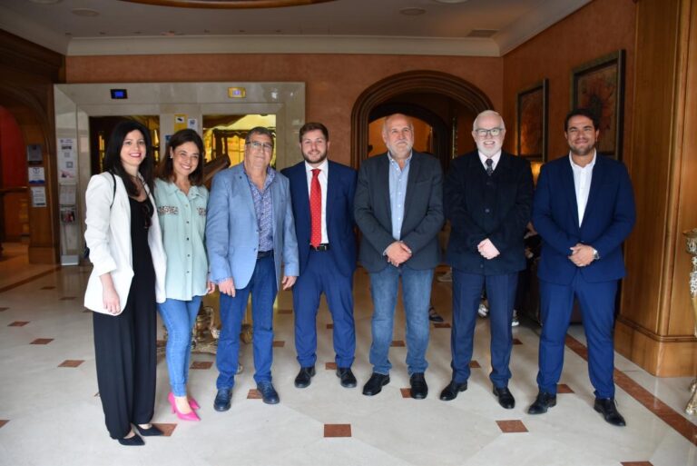 La Asociación de Taxistas de Ciudad Real premia al consejero de Fomento del Gobierno regional 