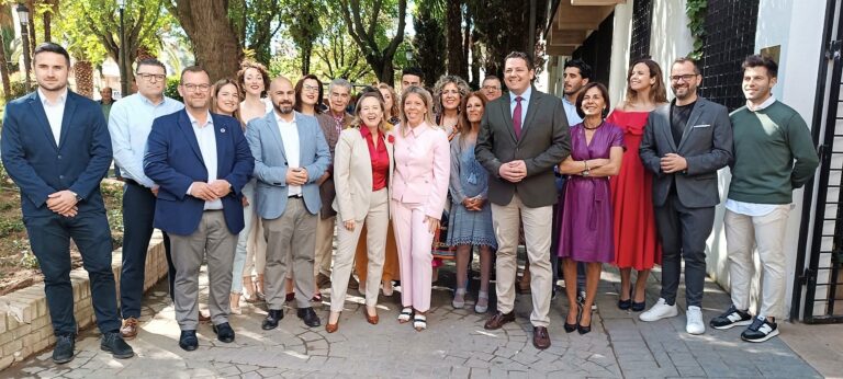 Inmaculada Jiménez ￼presenta a un grupo de hombres y mujeres «responsable, trabajador y muy tomellosero» 