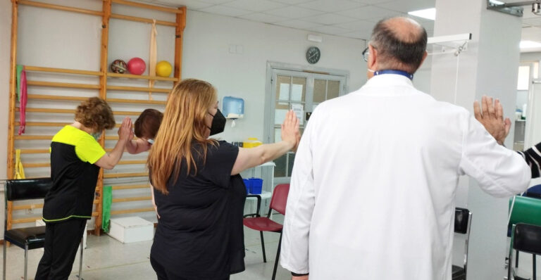 El Centro de Salud Tomelloso I ofrece a sus pacientes talleres para cuidar y aliviar los dolores de espalda 