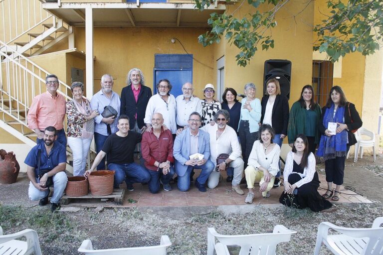 ‘La Estación’ de Argamasilla de Calatrava, acogió un tren de poetas que llenó los andenes de versos y música 