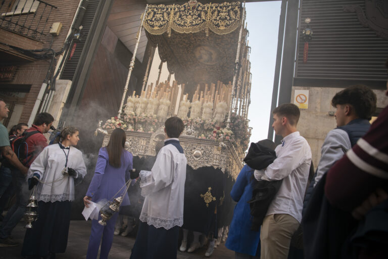 Santa Cena, Pilatos, Cristo de la Caridad y Dolorosa de Santiago, en la calle otro Jueves Santo