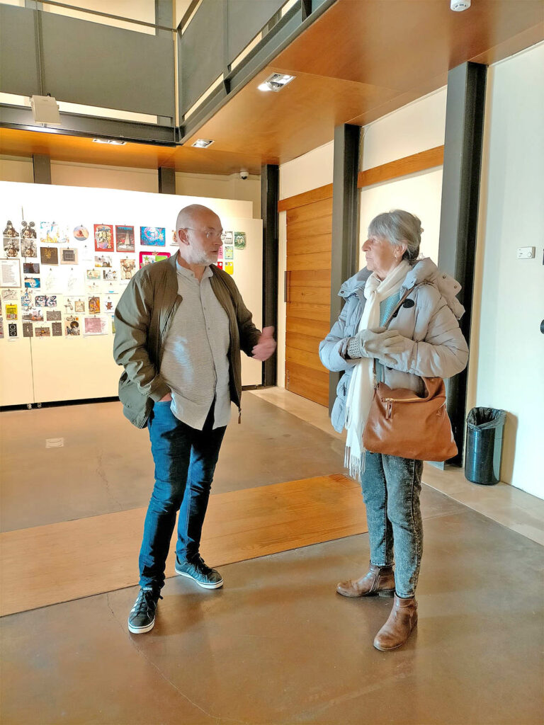 El Alfar Arias visita la Exposición Internacional de Arte Postal avilesina en la que se encuentran expuestas obras en cerámica de alumnos del CEIP Ramón y Cajal de Puertollano