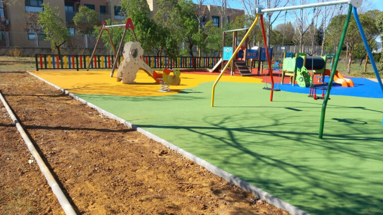 La urbanización Los Encinares de Argamasilla de Calatrava estrena parque infantil
