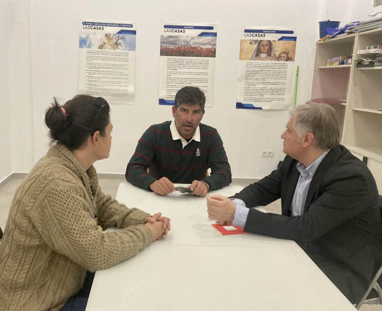 Paco Cañizares se reúne con la Asociación de Vecinos de Las Casas para conocer las necesidades y demandas de esta pedanía
