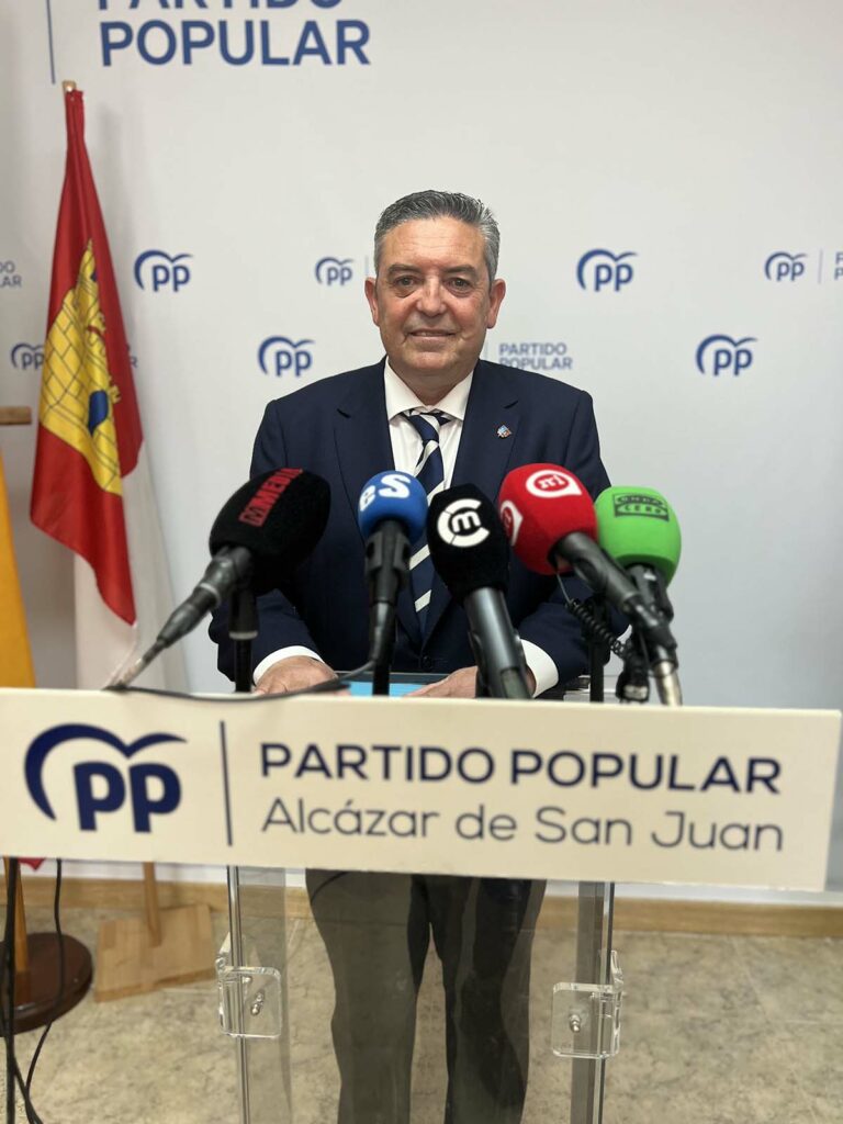 El PP propone a Lucas-Torres como vicepresidente 2º de Cortes y a Andicoberry secretaria 2ª, dejando a Vox fuera de la Mesa