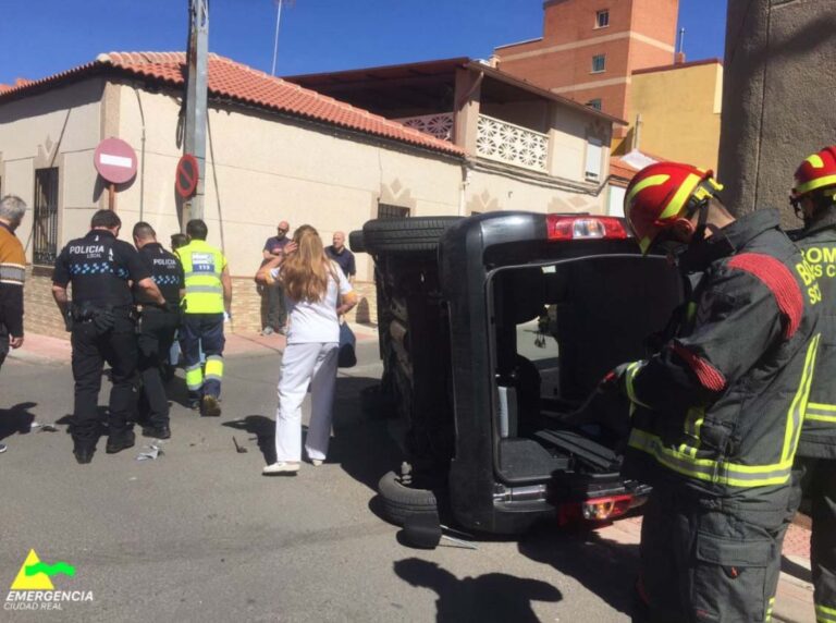 Herido un hombre tras el vuelco de su vehículo en Puertollano