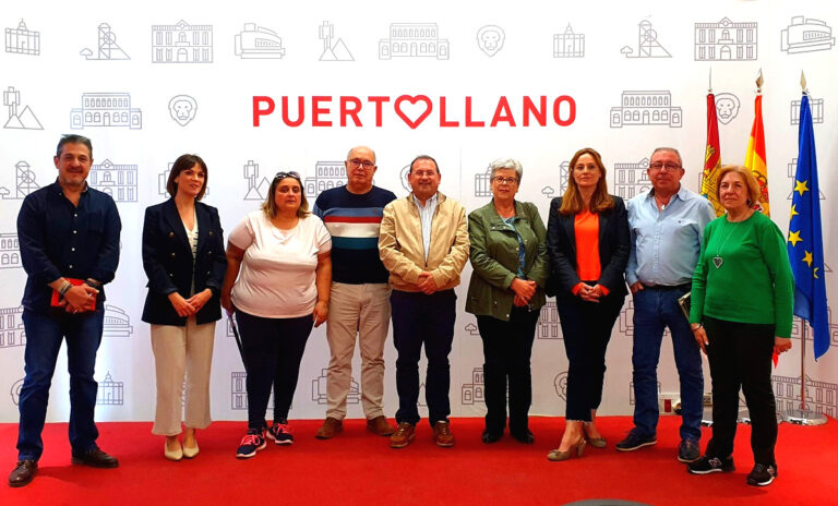 El alcalde de Puertollano firma un convenio con las asociaciones de vecinos para desarrollar actividades de participación ciudadana