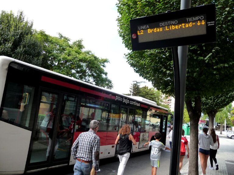 Establecidos los servicios especiales de autobús urbano y taxis al recinto ferial de Puertollano