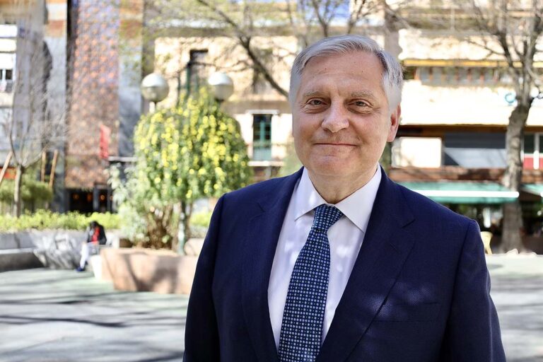 Cañizares promete simplificar trámites administrativos y abrir las puertas del Ayuntamiento de Ciudad Real si gobierna