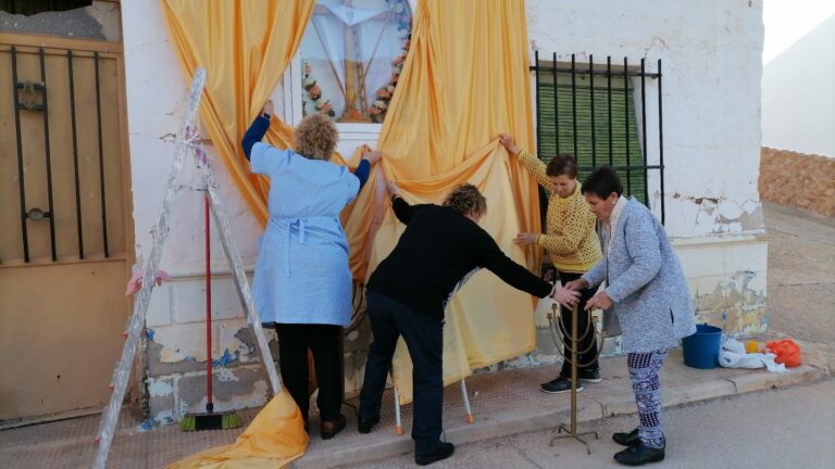 Una veintena de cruces se pueden visitar en la tradicional Fiesta de Cruces y Mayos en Carrizosa