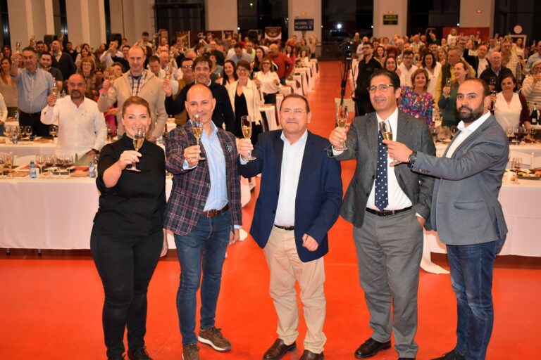 Puertollano: Cuatrocientas personas maridan caldos del Campo de Calatrava y La Mancha con «La cultura del vino»