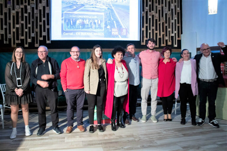 “Corral en positivo”, el proyecto con el que el PSOE aspira a revalidar la alcaldía de Corral de Calatrava con la candidatura encabezada por Rosa Suñé