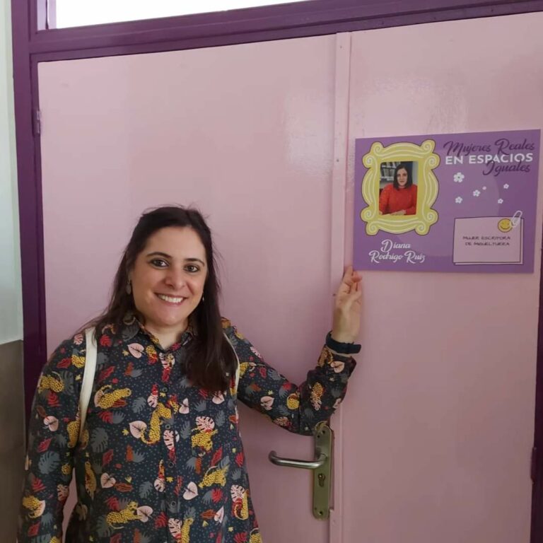 El CEIP Santísimo Cristo de la Misericordia de Miguelturra nombra madrina de su nueva biblioteca a la poeta Diana Rodrigo