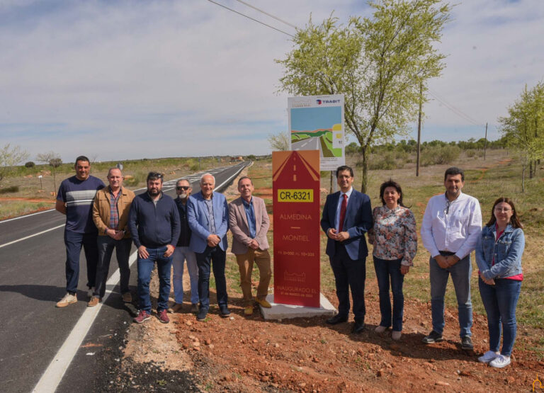 La Diputación cumple el compromiso que adquirió ante los alcaldes del Campo de Montiel de arreglar todas las carreteras de la comarca