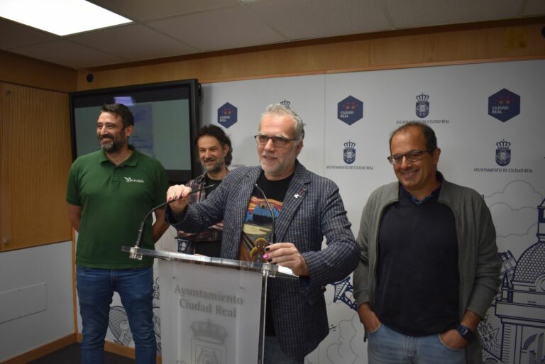 La Feria del Libro de Ciudad Real volverá a la Plaza Mayor entre los días 20 y 23 de abril y acogerá varios espectáculos creativos de “Esca-Párate”