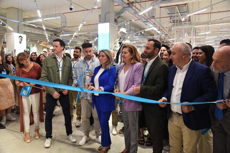 Abre la primera tienda Primark en Toledo ante la expectación de cientos de ciudadanos