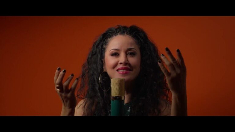 La herenciana Yolanda Portillo pisa fuerte con ‘Lienzos de colores’