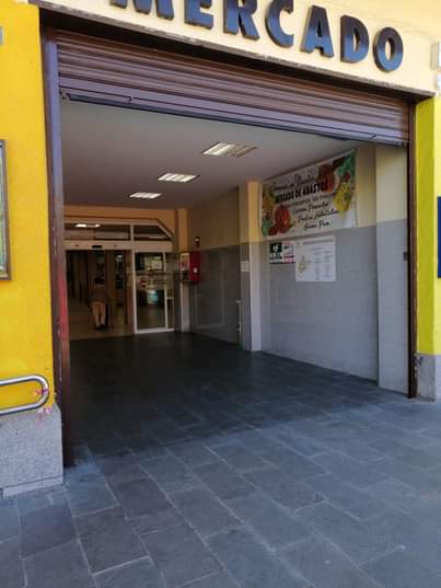 Solucionada la avería del acceso de la puerta principal del Mercado Municipal de Puertollano
