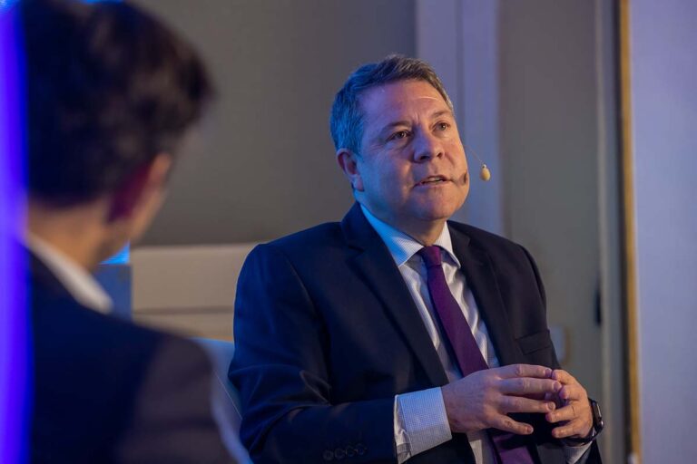 Castilla-La Mancha convocará 12.000 plazas públicas hasta 2027, 5.000 en sanidad y 4.000 en educación, si PSOE gana elecciones