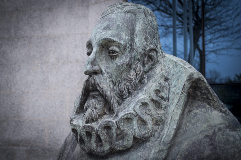 Honrarán la memoria de Cervantes con una corona de laurel a los pies de su estatua en Ciudad Real