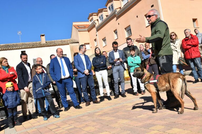 El Gobierno regional destinará tres millones de euros para la adquisición de nuevos vehículos para los agentes medioambientales