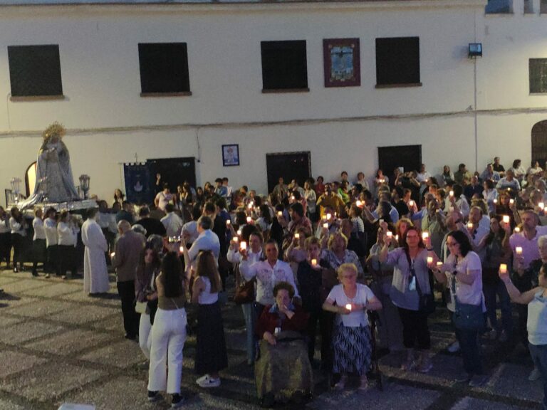 Ciudad Real: Medio millar de personas participan en la vigilia “María, luz del Perchel”