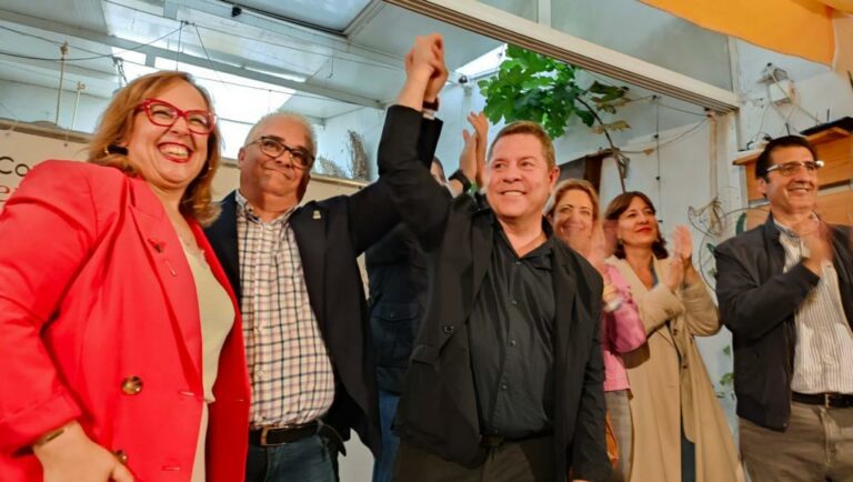 García-Page elogia el trabajo de Carlos Ortiz en «una legislatura muy dura» y reafirma su compromiso para que Pedro Muñoz siga creciendo