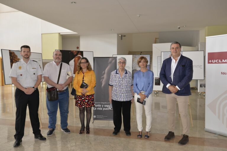 La exposición fotográfica ‘Punto y seguimos. La vida puede más’ llega al Campus de Ciudad Real para visibilizar la lacra de la trata de personas