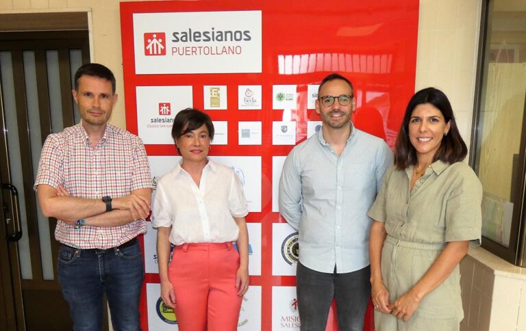 El Complejo Industrial de Repsol hace entrega de material de laboratorio al colegio Salesianos Puertollano