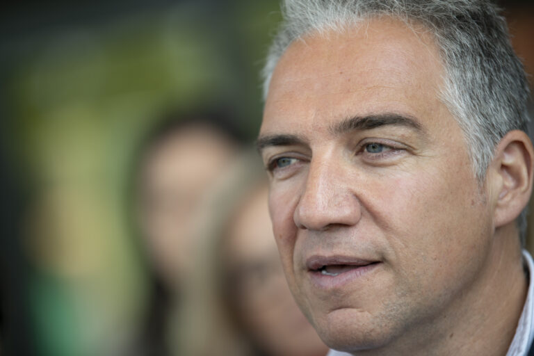 Bendodo (PP) acusa a Sánchez de nacionalizar la campaña electoral y cree que los comicios serán también generales