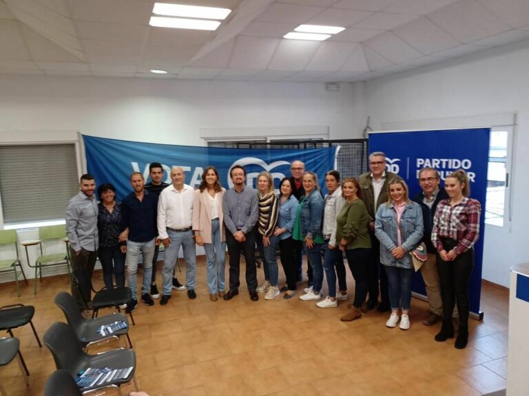 Pablo Toledano encabeza una candidatura formada por vecinos y vecinas que viven en Brazatortas y «les importa su pueblo»