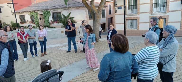 Pilar Zamora se compromete a mejorar la Plaza del Combro y la del Altillo, cubrir pista deportiva y mejorar el asfaltado y el acerado en Valverde
