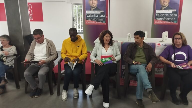 Unidas IU Podemos se reúne con asociaciones en la Casa de la Ciudad