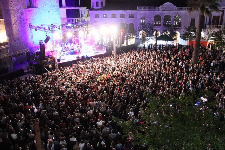 Loquillo hace disfrutar con su música a más de 5.000 personas en Manzanares