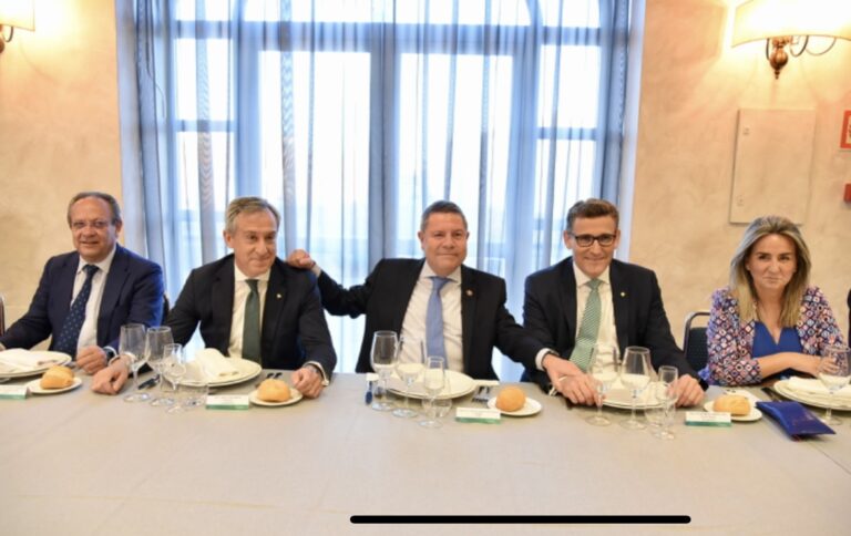 Emiliano García-Page celebra la decisión de la OMS de levantar la emergencia internacional por la Covid-19 