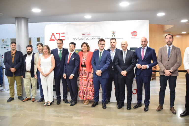 El Gobierno de Castilla-La Mancha felicita a los jóvenes empresarios de la región por la puesta en marcha de los reconocimientos de AJE CLM 