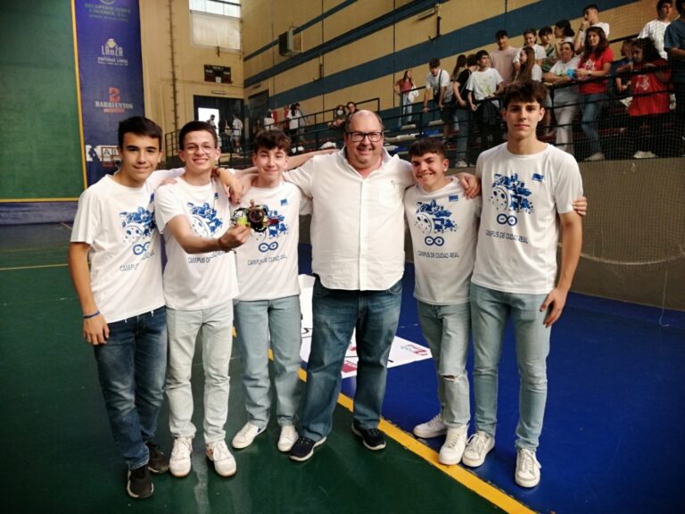 EL IES Galileo Galilei de Puertollano consigue el primer puesto en la modalidad  de  Robots Rastreadores en el Intercampus 2023