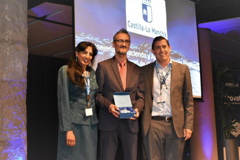 El Gobierno de Castilla-La Mancha recibe el premio internacional ‘Arista EMEA’ a la iniciativa de colaboración público-privada