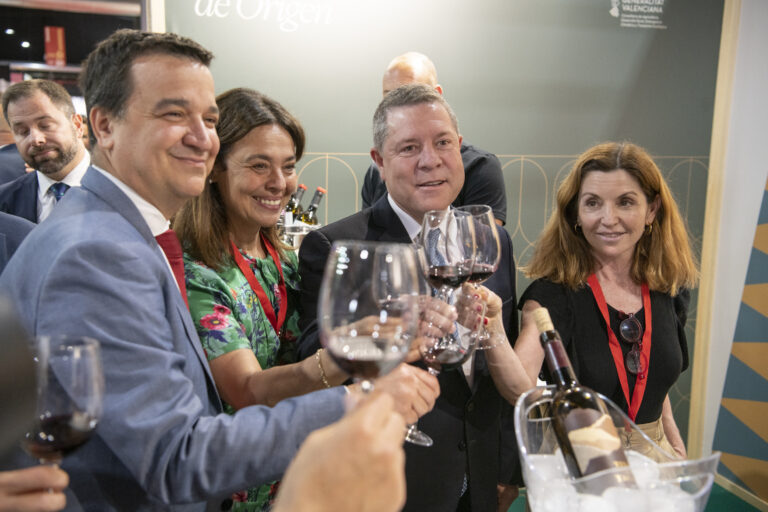 El presidente García-Page no permitirá “que se ponga en cuestión” la instalación de empresas en Castilla-La Mancha por falta de agua