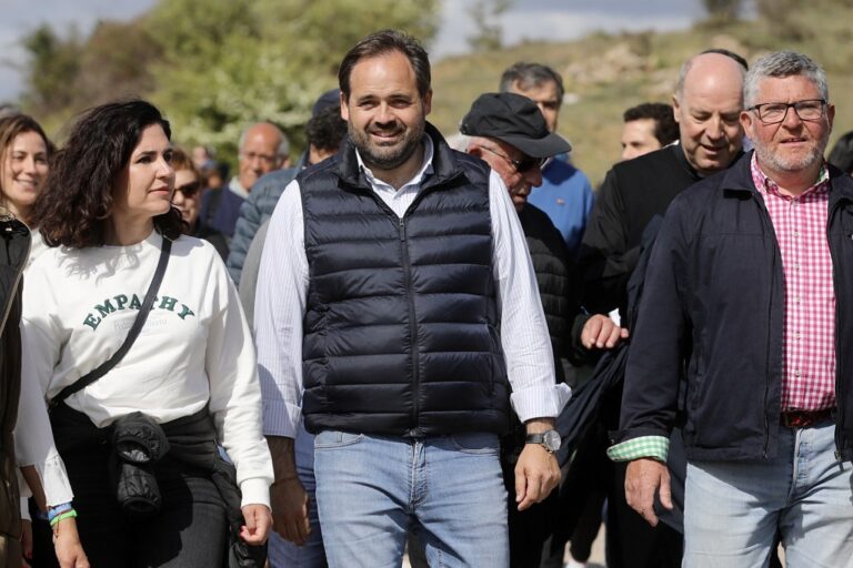 Núñez ironiza sobre la presencia de Page y Sánchez juntos en Puertollano: «Hoy parece que van a coincidir»