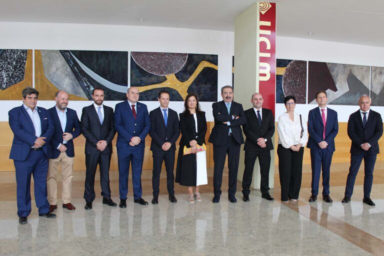 El Gobierno regional felicita a la octava promoción de Medicina de Ciudad Real y les anima a sumar talento al sistema público de salud