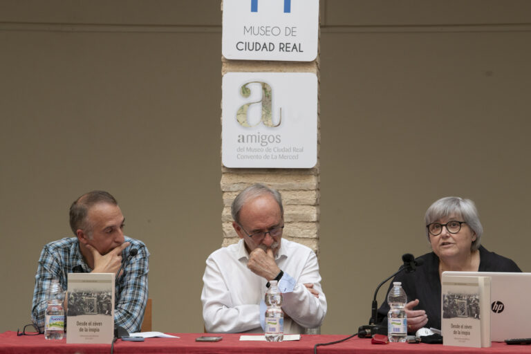 Isidro Sánchez recopila en ‘Desde el revés de la inopia’ más de doscientas treinta reflexiones periodísticas publicadas en MiCiudadReal.es