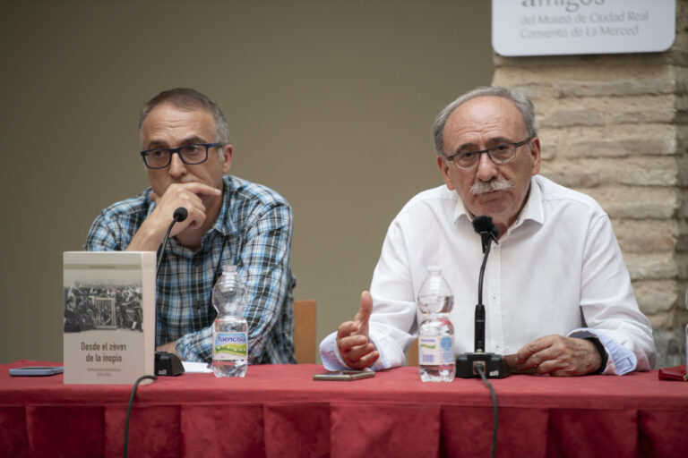 «Desde el revés de la inopia»: El profesor Isidro Sánchez aborda la apasionante crónica de un cambio de era