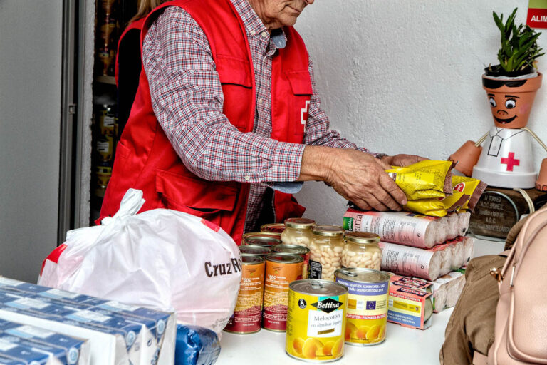 Cruz Roja repartirá en la provincia más de 72.000 kilos de alimentos en la primera fase del programa FEAD 2023