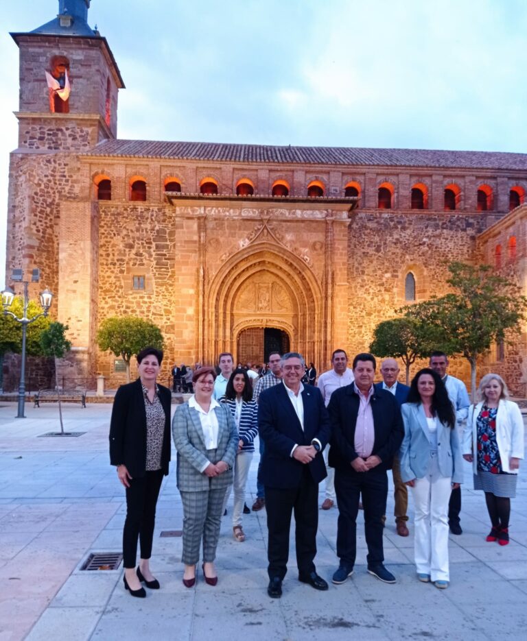 Santiago Lucas-Torres: “Con Paco Núñez la UCI y el servicio oncológico del hospital de Valdepeñas será una realidad”