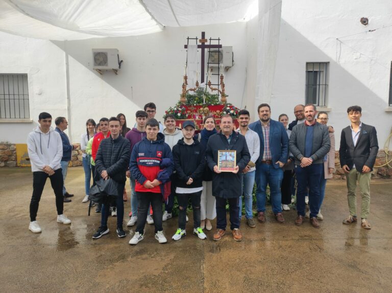 Puertollano: Emotivo encendido de las velas votivas de la Cruz de Mayo de «El Capirote»