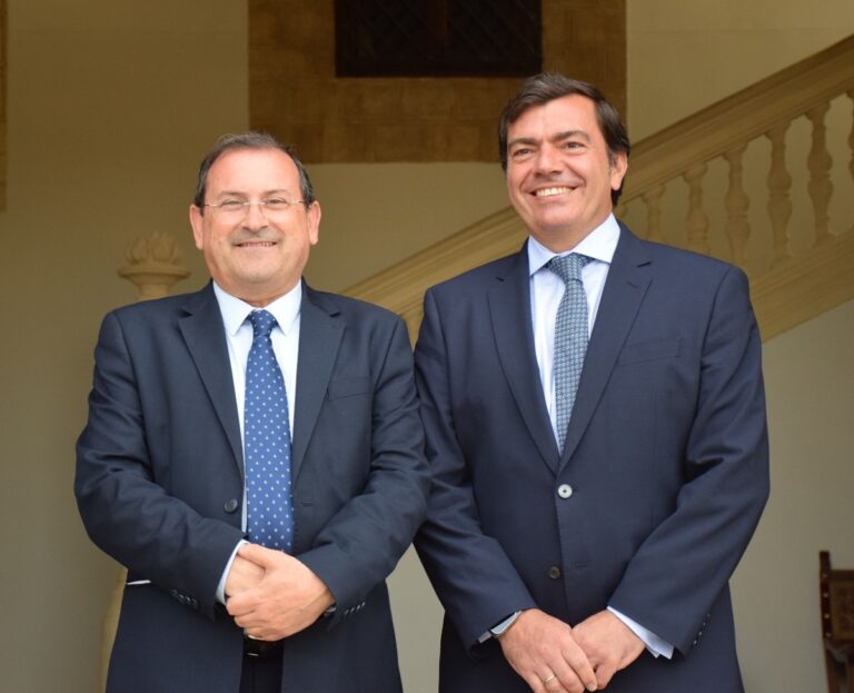 El alcalde agradece al Gobierno regional el reconocimiento a tres puertollaneros ilustres